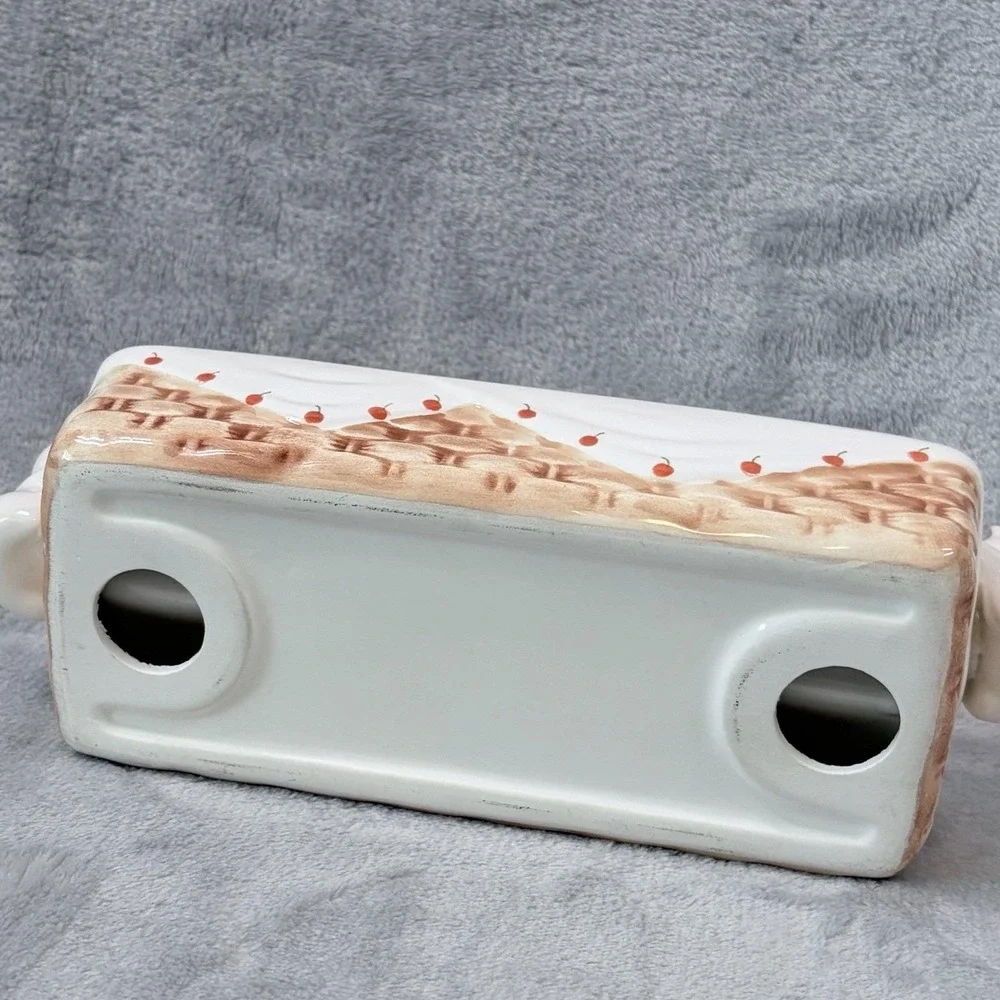 The Unbranded Brand vintage ceramic